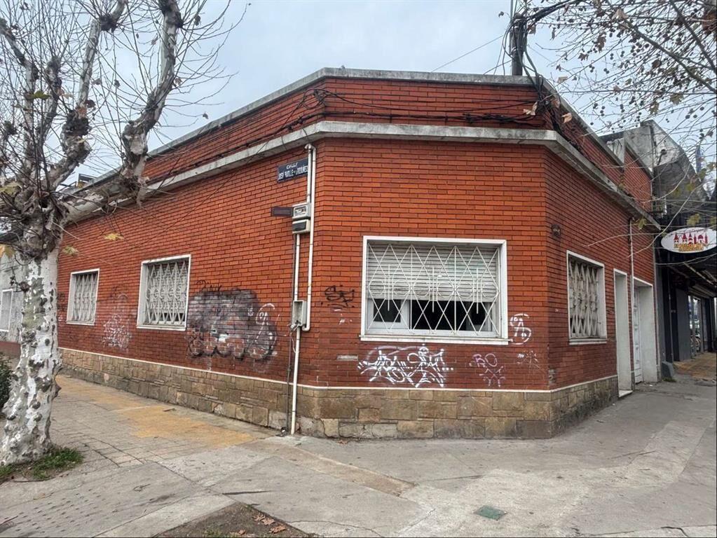 Comercio o vivienda. Centro de Las Piedras, calles J. A. La