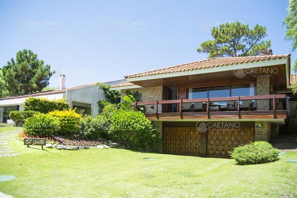 Hermosa casa en venta a pocos metros del mar.
