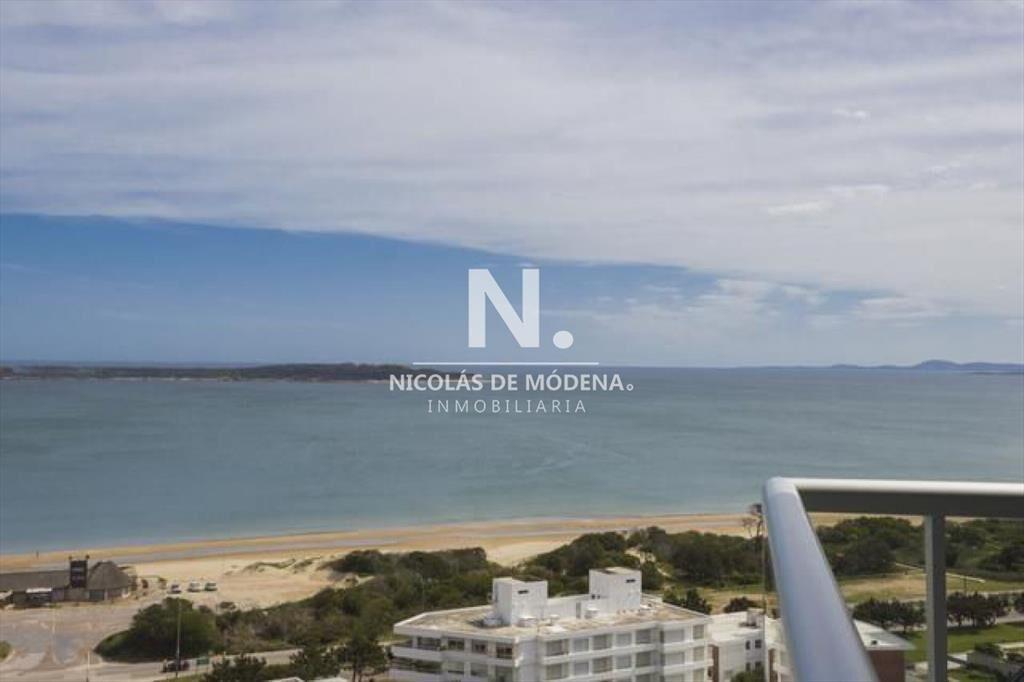 Vende apartamento de 2 dormitorios frente al mar,