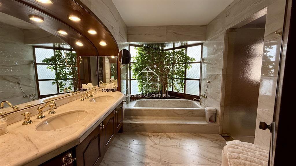 Venta Exclusiva CASA 8 Dormitorios Peninsula Del