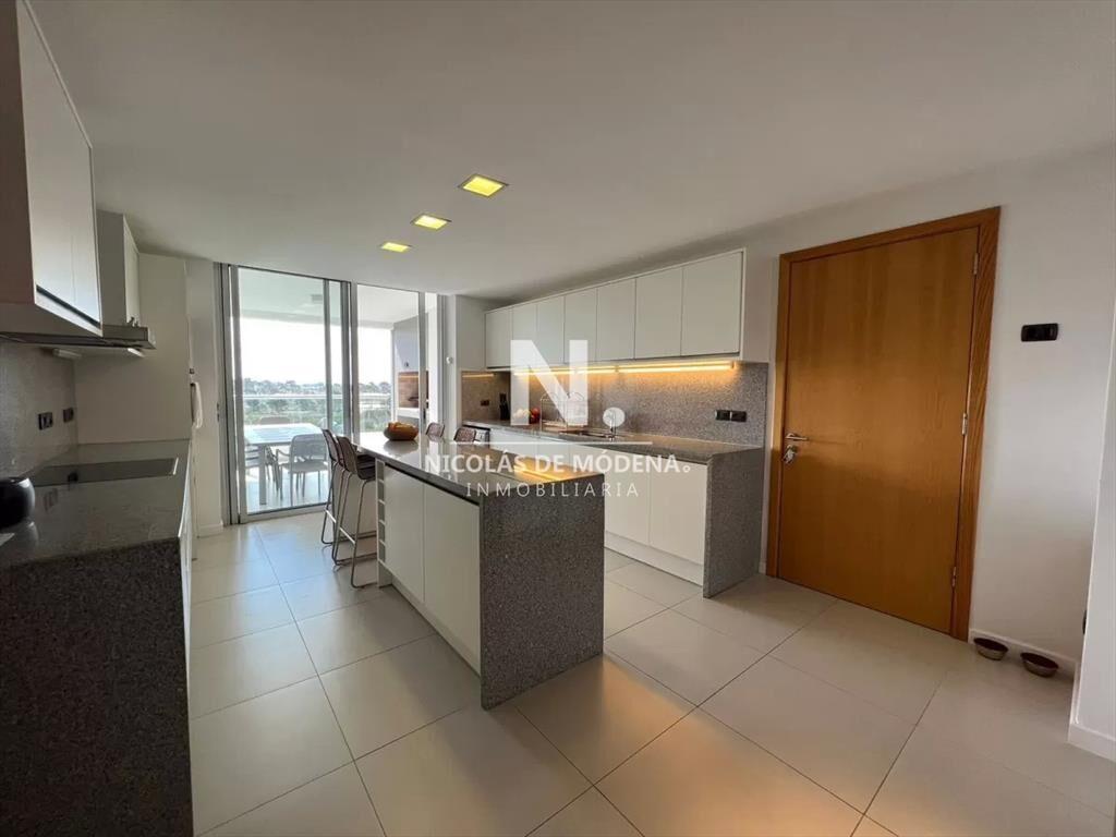 Venta de departamento de 4 dormitorios en suite