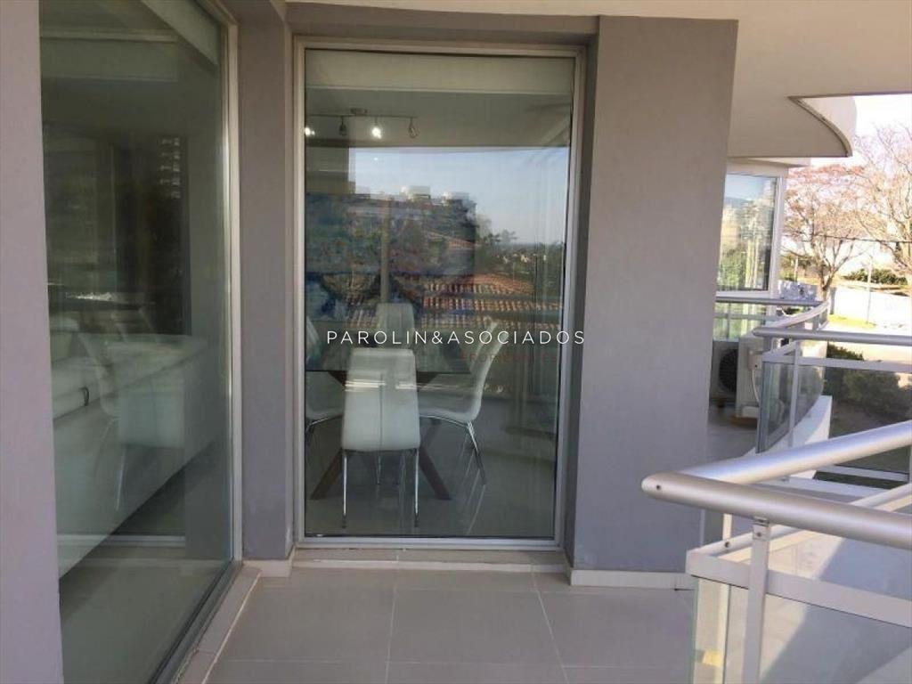 Hermoso apartamento en venta en Sunrise Tower, Punta del Es