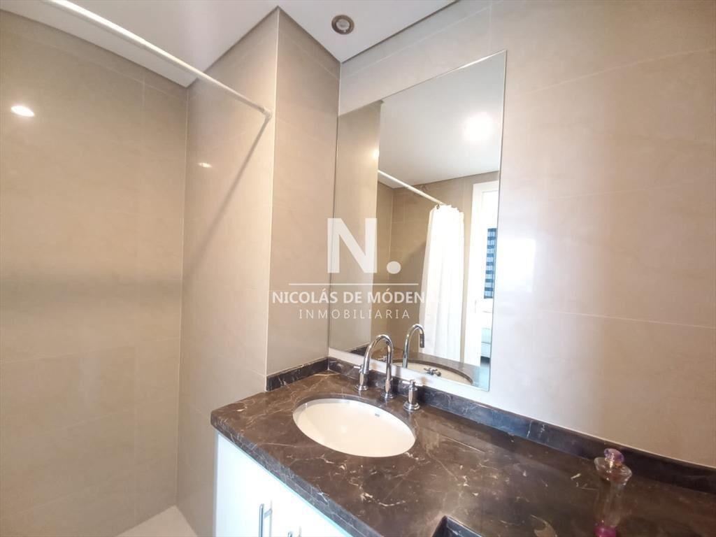 Vende apartamento de 2 dormitorios en Punta del