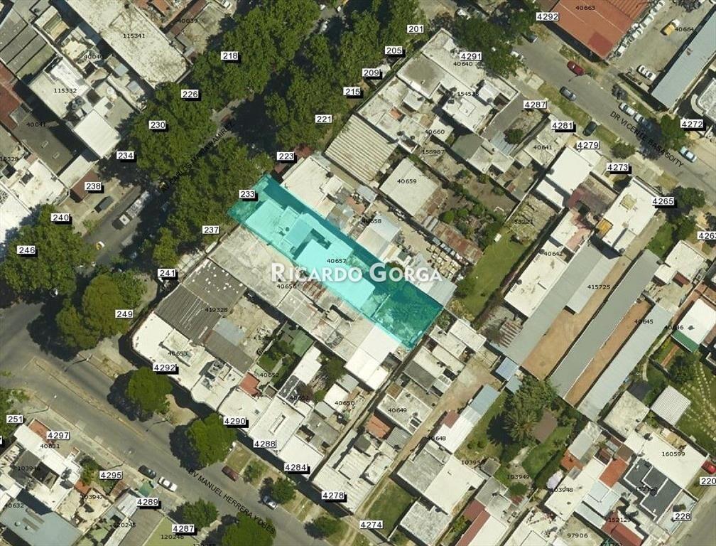Casa en venta para reciclar sobre Carlos Maria Ramirez -...