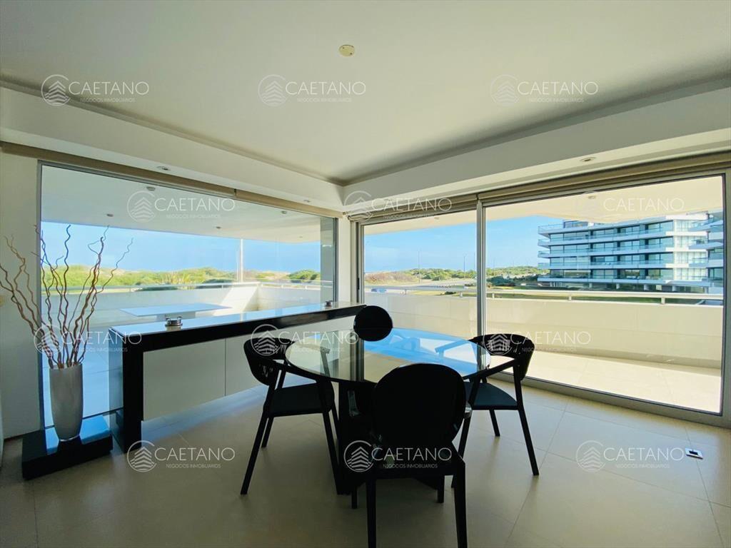 Alquiler de Penthouse seis dormitorios y dependencia Frente