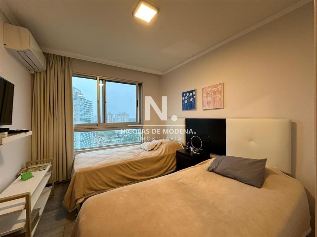 Penthouse de 3 dormitorios en venta a metros de