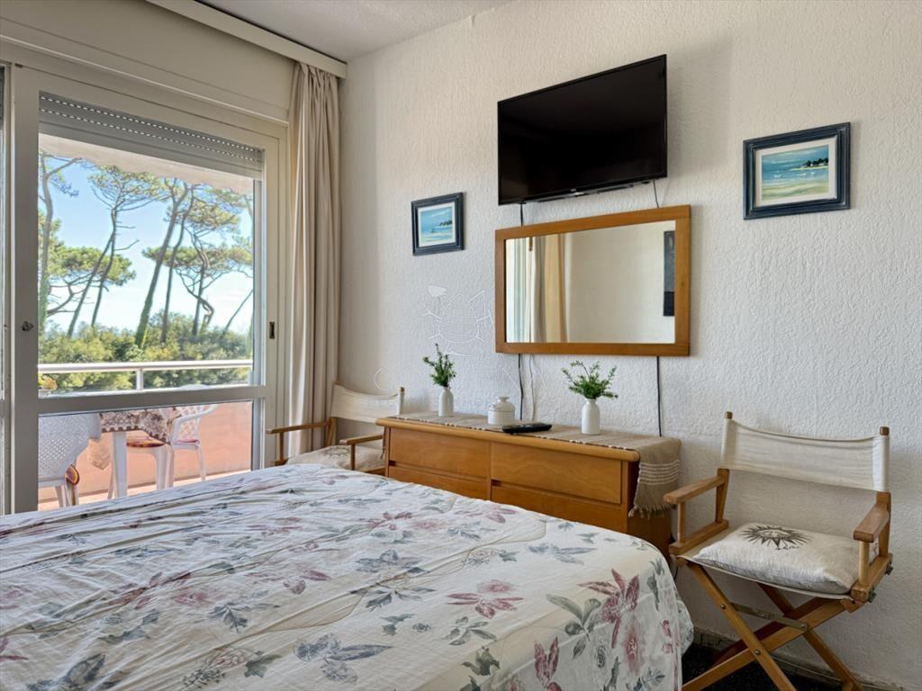 Apartamento en playa mansa frente al mar.