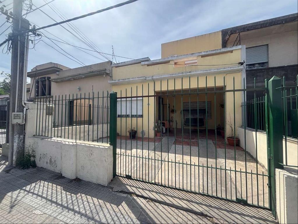 Venta Excelente ubicación en Sayago. Casa Alquilada, de dos