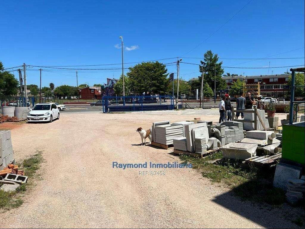 Venta local comercial de 5234 m2 sobre Av. Eugenio Garzón
