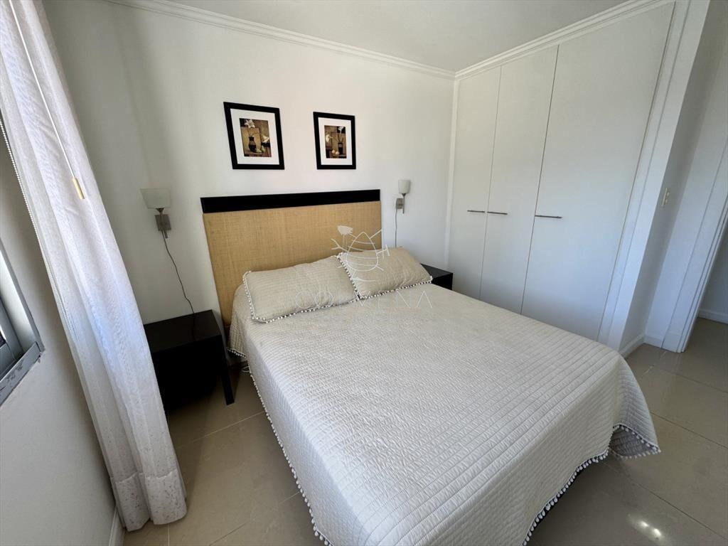 Apartamento en venta en peninsula con parrillero