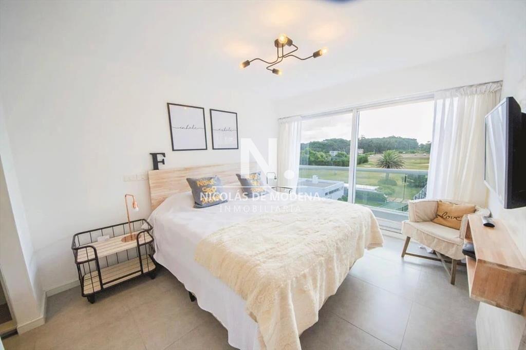 Departamento de 2 dormitorios y servicio en venta