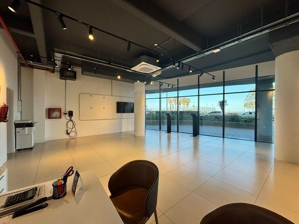 CASATROJA VENTA LOCAL COMERCIAL CON RENTA EN FORUM