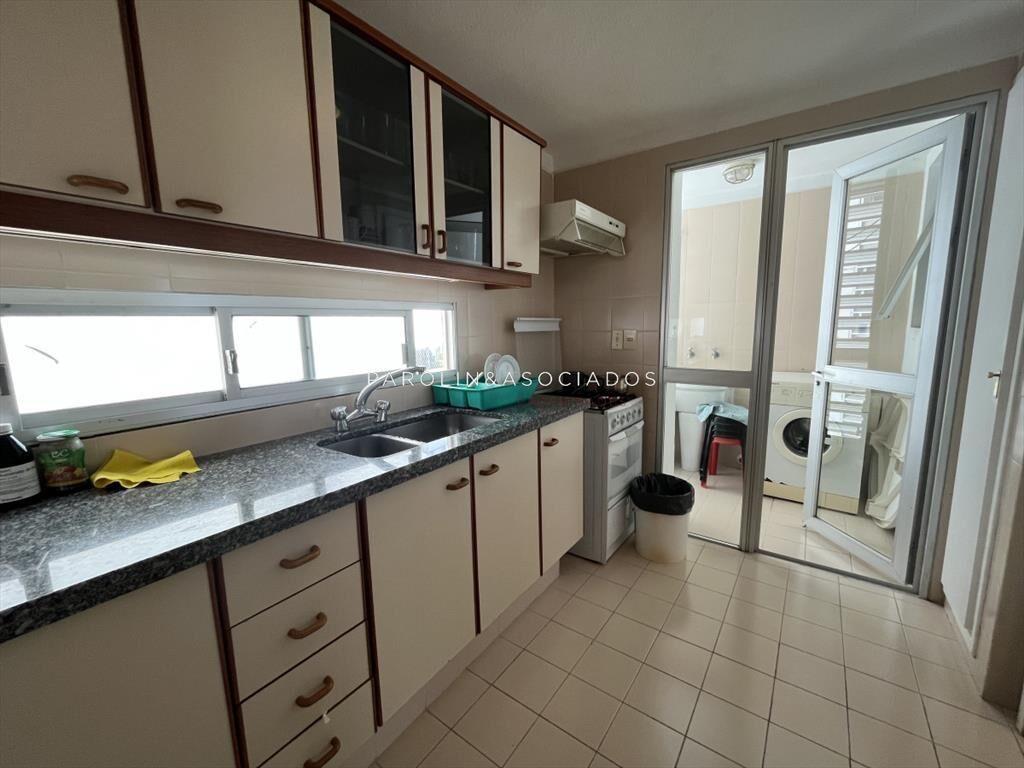 con piscina,garage y serv de mucama,vista total