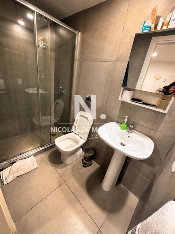 Vende apartamento de 1 dormitorio y medio en del