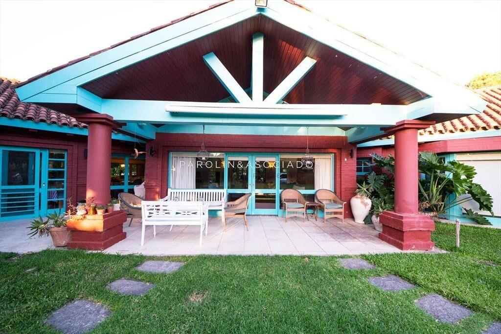 VENTA DE CASA DE 5 DORMITORIOS EN BEVERLY HILLS