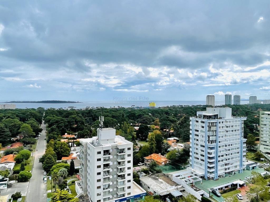 Venta y alquiler anual de amplio apartamento de