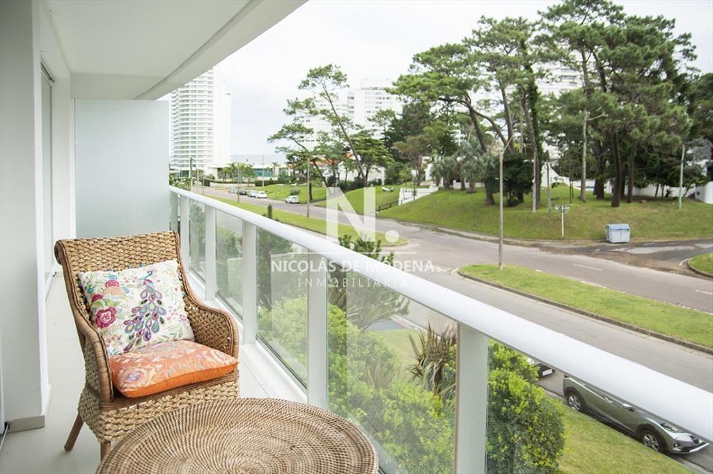 Departamento de 1 dormitorio en playa Mansa. DEL