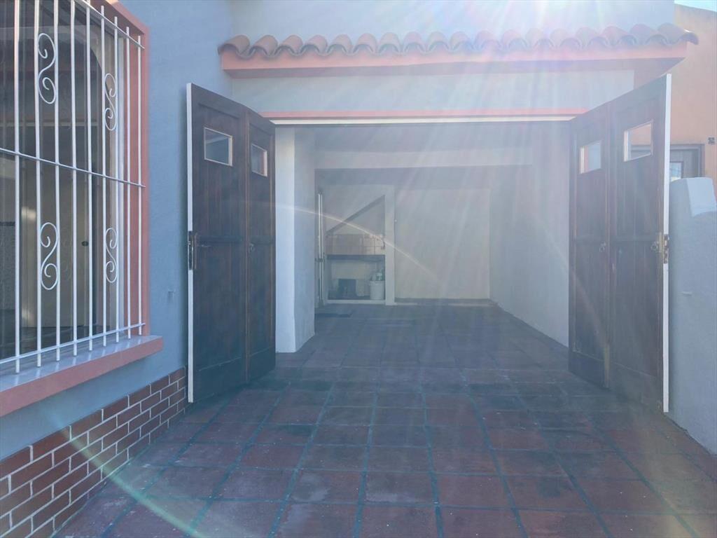 VENTA CASA MALDONADO CENTRO 2 DORMITORIOS Y GARAGE