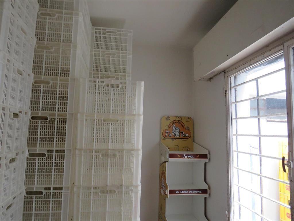 Venta Local Comercial alquilado. Ciudad Vieja-Renta anual 7