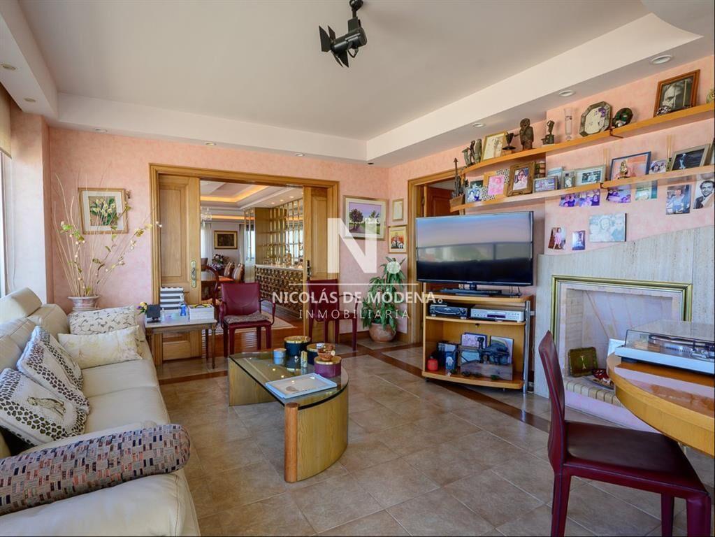 Apartamento de 4 Dormitorios en Edificio de a