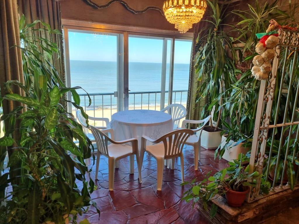 Apartamento -Rambla Pocitos, piso alto , 243 m2 , a recicla