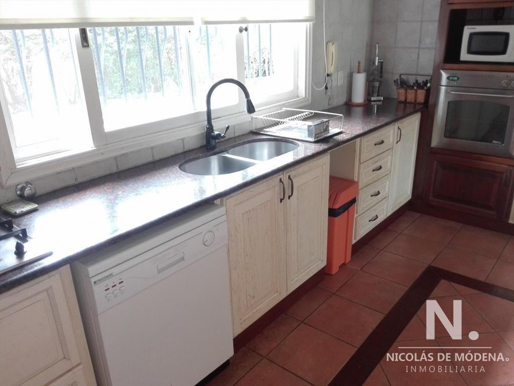 Venta de gran residencia a pasos de la playa Brava en RincÃ