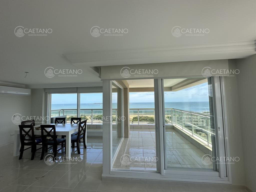 Espectacular apartamento en Mansa Punta del Este,