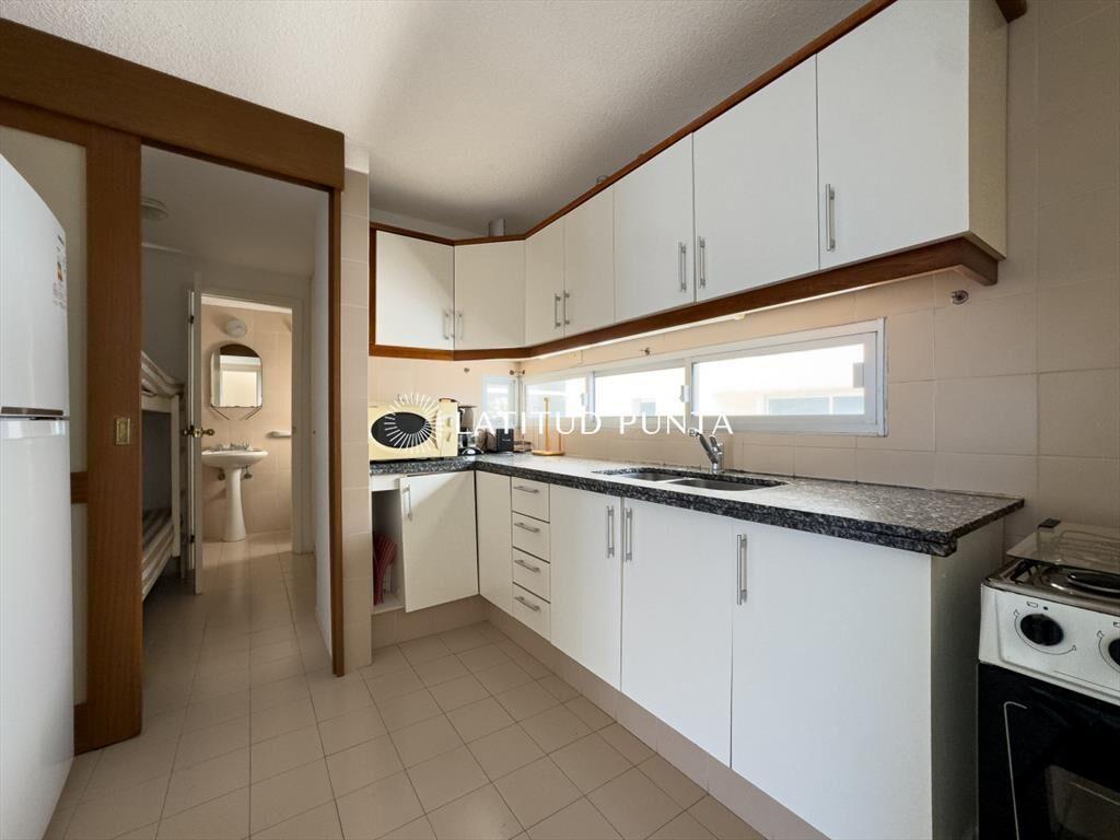 Apartamento en Brava, 2 dormitorios, piso alto