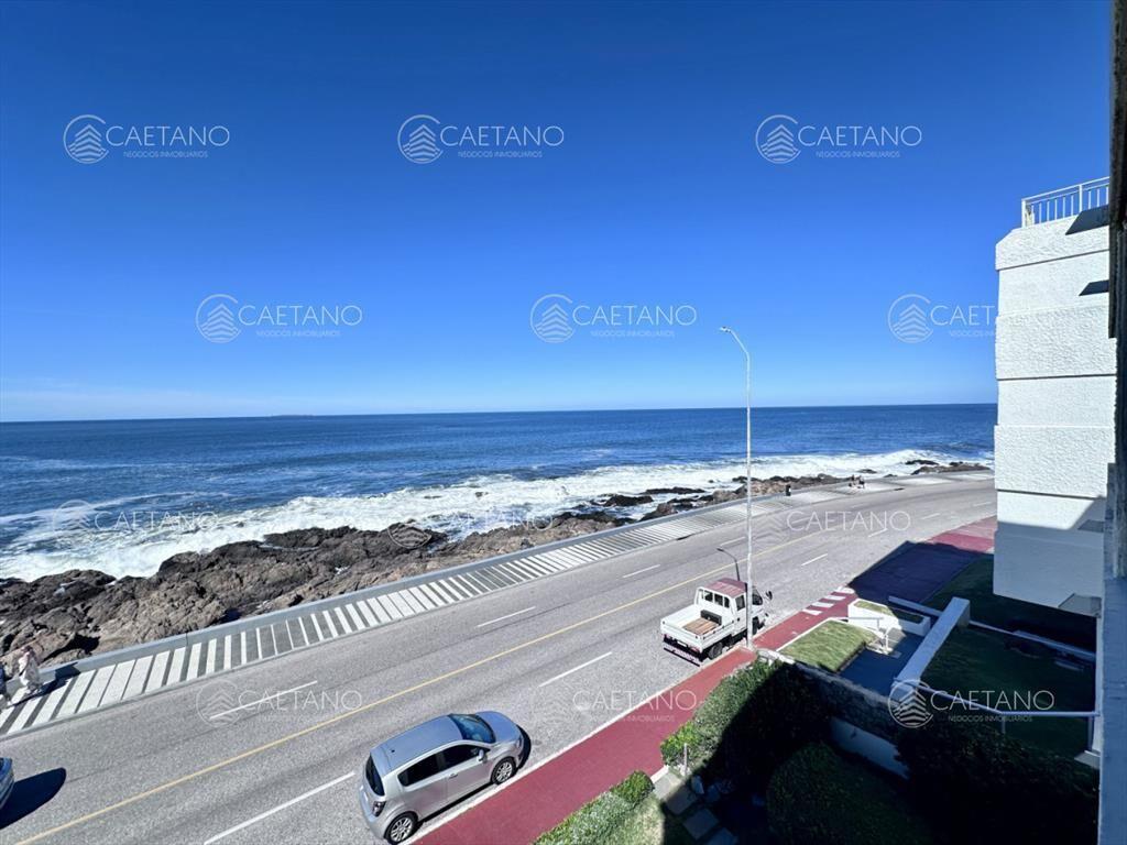 En venta y alquiler, apartamento en primera