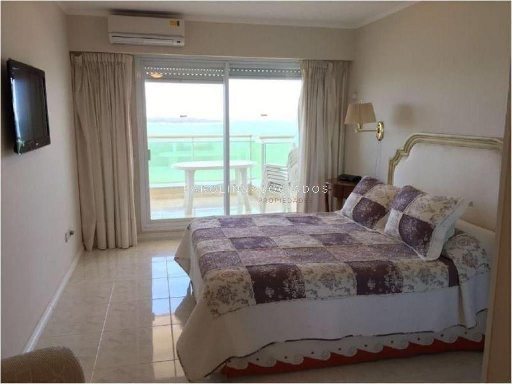 Apartamento de 3 dormitorios en Coral Tower, del