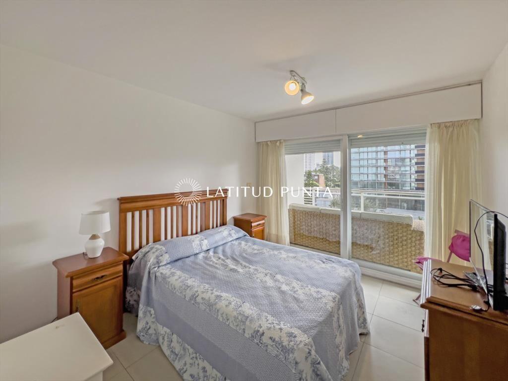 Apartamento en Brava, 2 dormitorios y parrillero