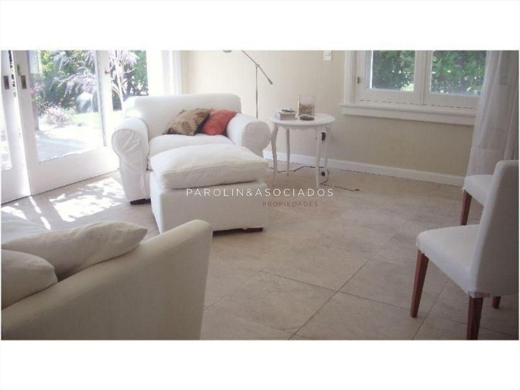 Hermosa casa en venta de 5 dormitorios en Golf,