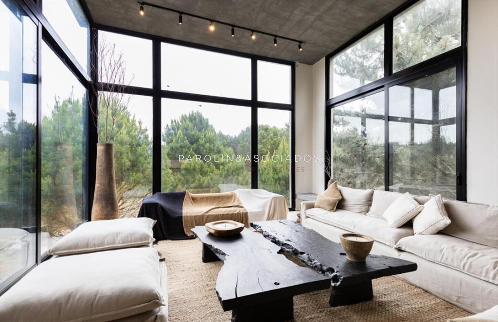 Casa de 4 Dormitorios en Venta en Laguna Escondida