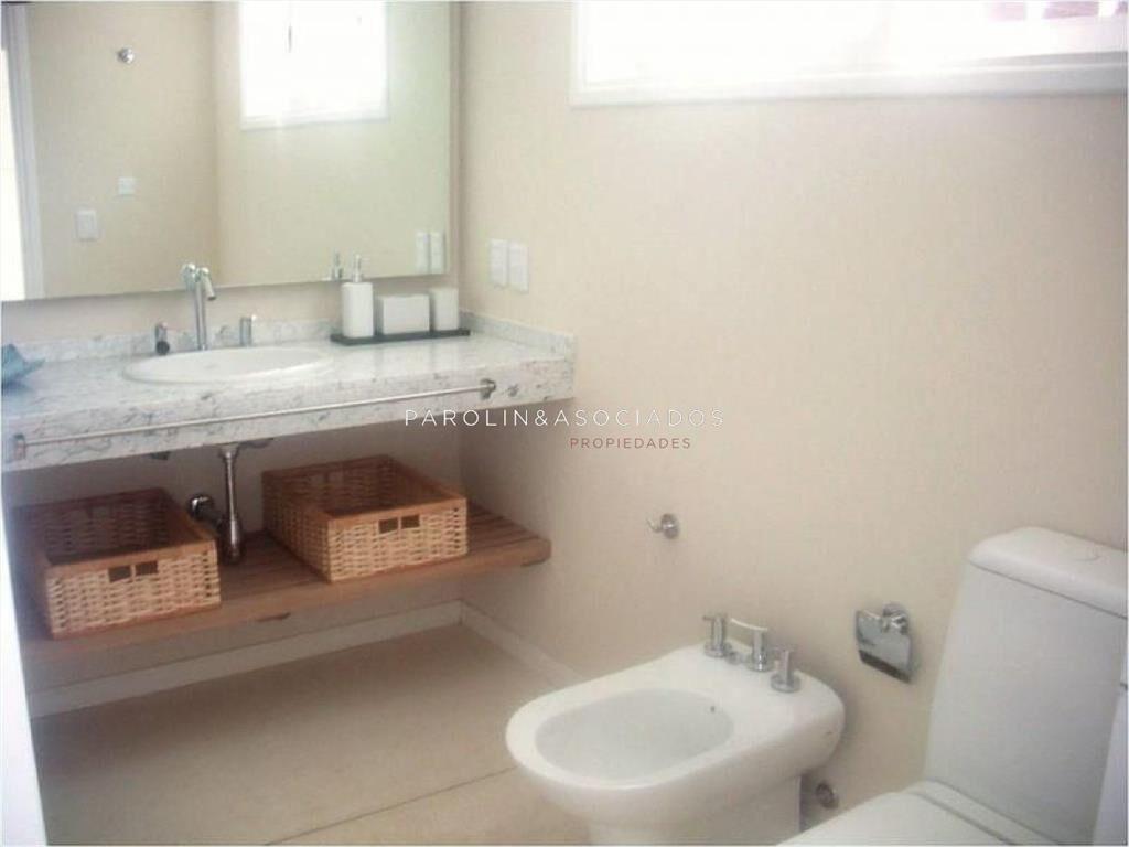 Casa en venta de 4 dormitorios en Lugano, Punta