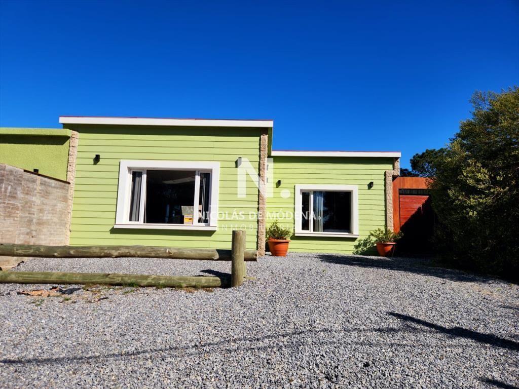 Vende Casa de 3 Dormitorios en Parque Burnett,