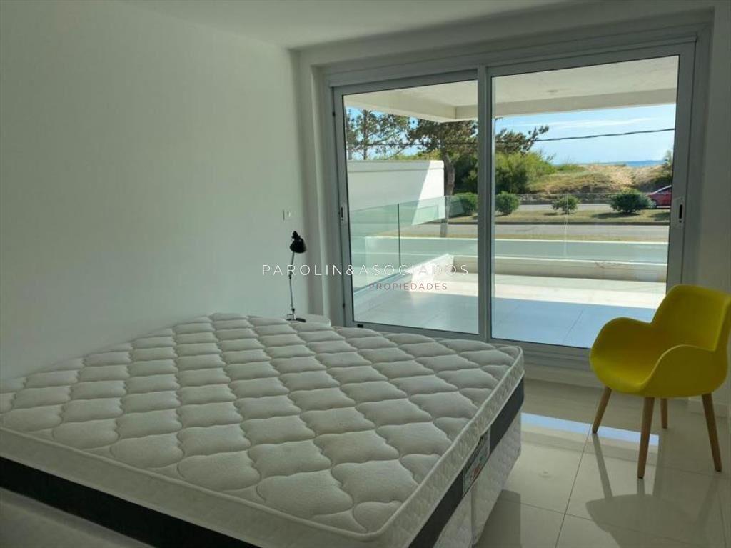 Apartamento en venta de 3 dormitorios en edificio