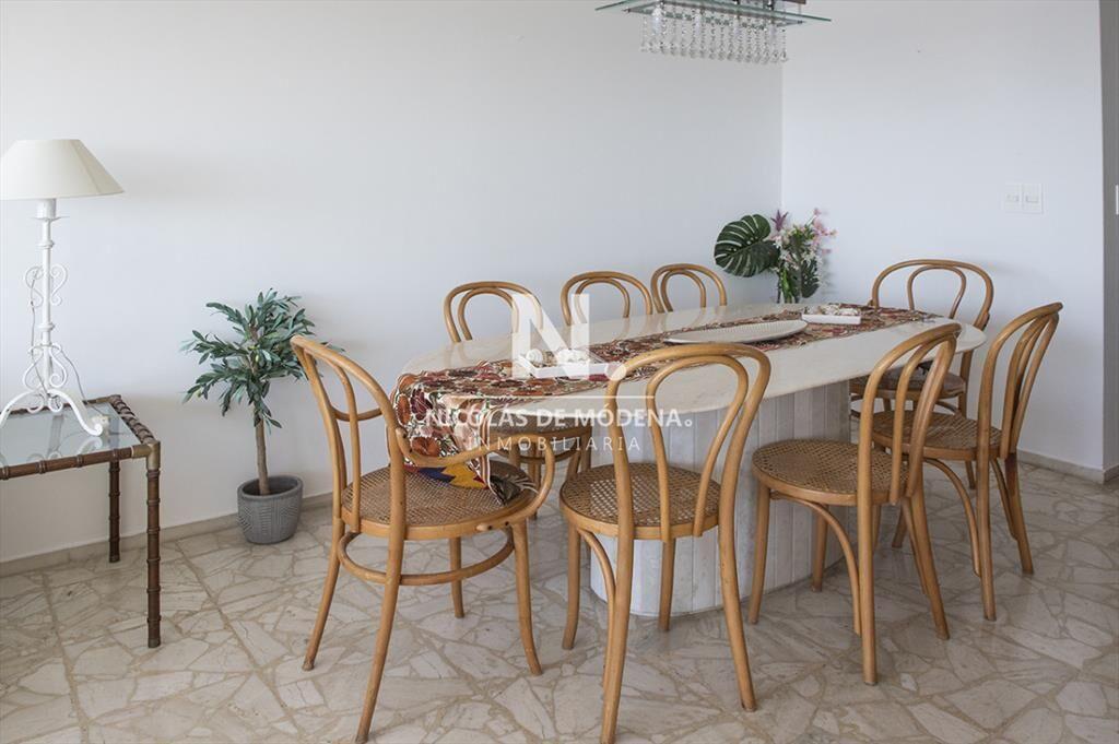 Vende apartamento con balcon y 3 dormitorios en