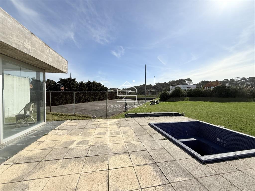 Venta importante casa en la barra