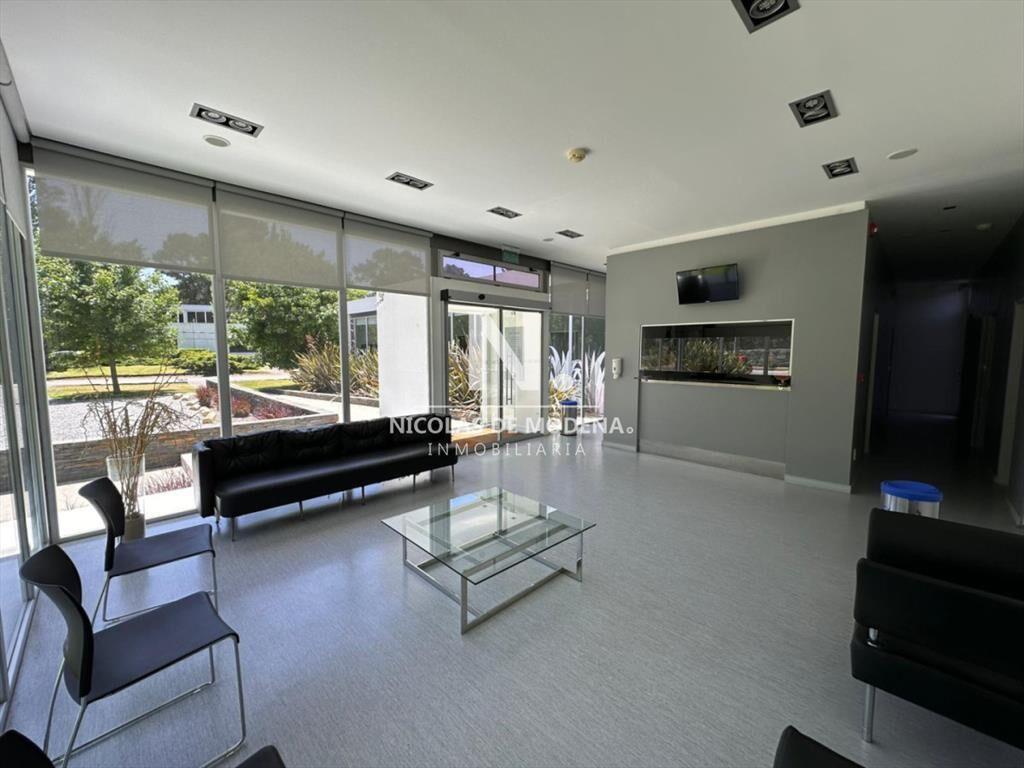 En venta casa tipo clinica en excelente en Punta