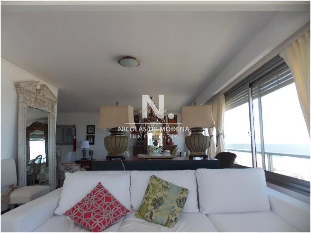 Departamento frente a Playa Brava de 3 dorm + en