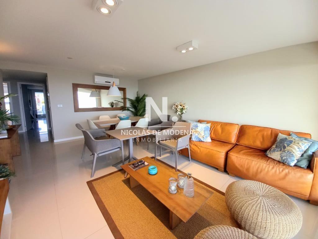Apartamento Frente al Mar en Venta Dos y Servicio