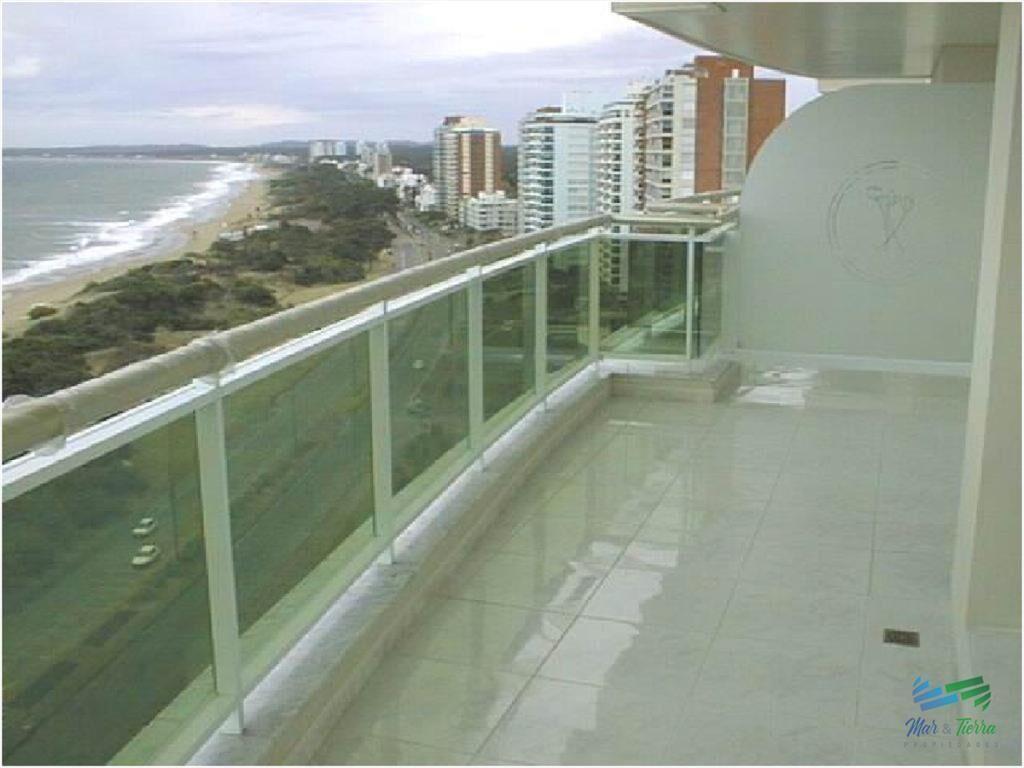 En alquiler y venta.. primera línea playa