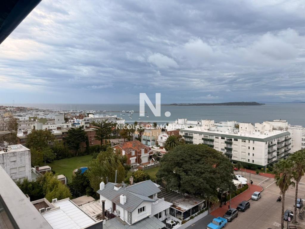 Apartamento en peninsula con vistas hacia la del