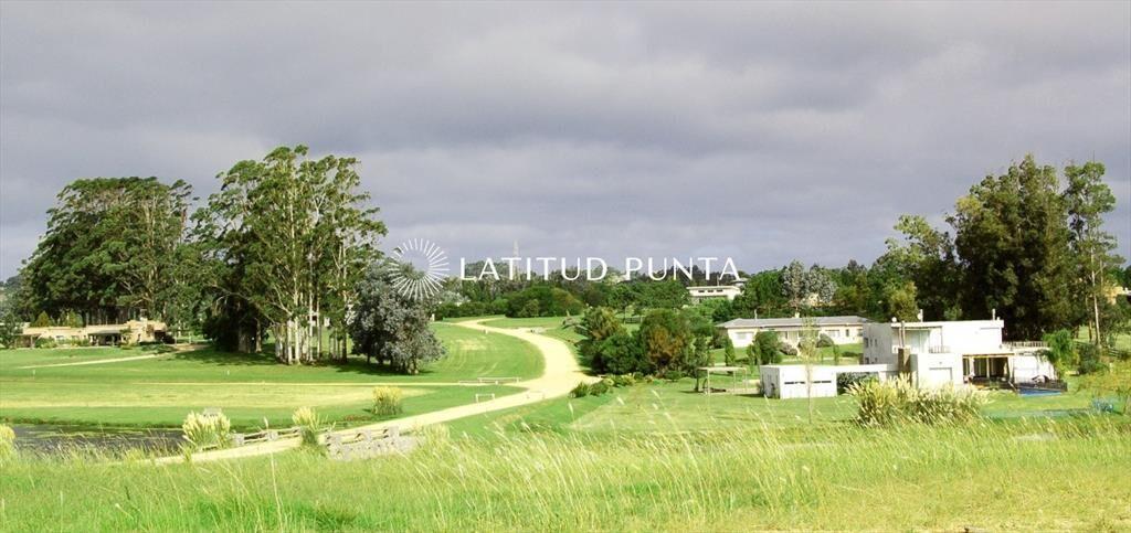 Terreno en El Quijote lote al agua con hermosa