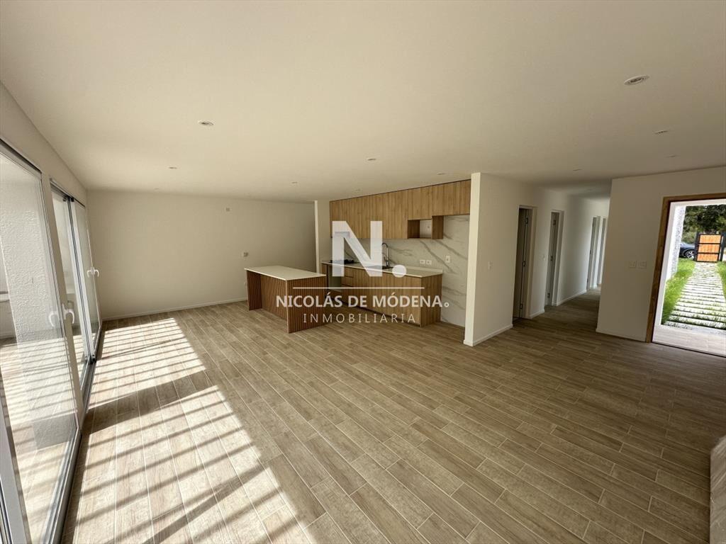 Vende casa de 3 dormitorios a estrenar, Punta del
