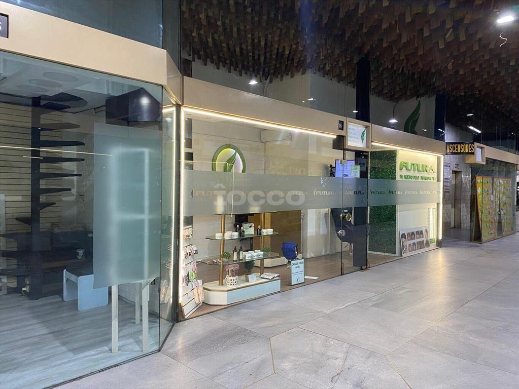 Venta en Conjunto de 5 Locales Comerciales en Galería Crist