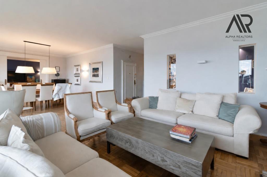 Apartamento en venta c/ cochera en Punta Carretas