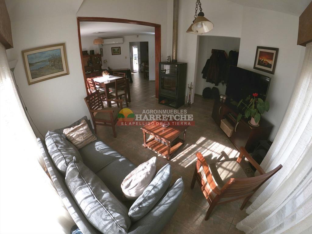 Chalet en Lezica de 3 dormitorios , 2 baños , garage , par