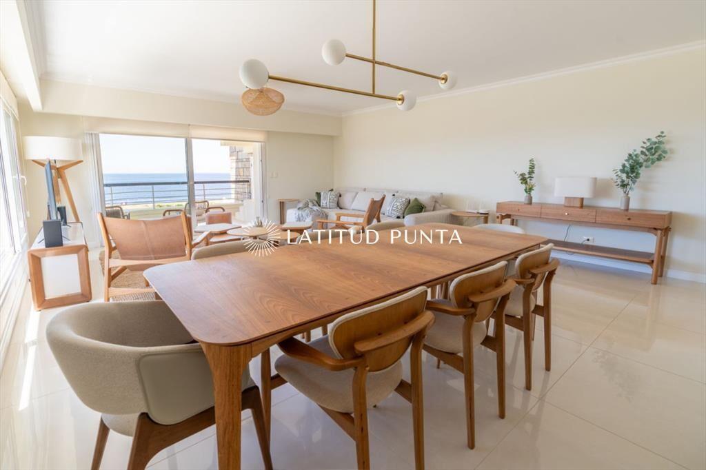 Apartamento en venta Playa Mansa 4 dormitorios