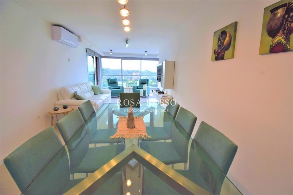 Excelente apartamento ubicado sobre la Brava!